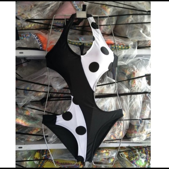 ❣️LAST 1❣️Chic & Sexy Black and White Polka Dot Monokini NWT - Picture 3 of 8